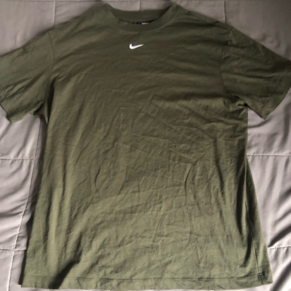 Men’s Center Swoosh Nike T shirt Olive Green